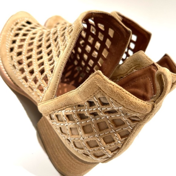 Jeffrey Campbell Taggart Suede Open Weave Pull On Bootie 7.5 Like New! - Picture 12 of 15